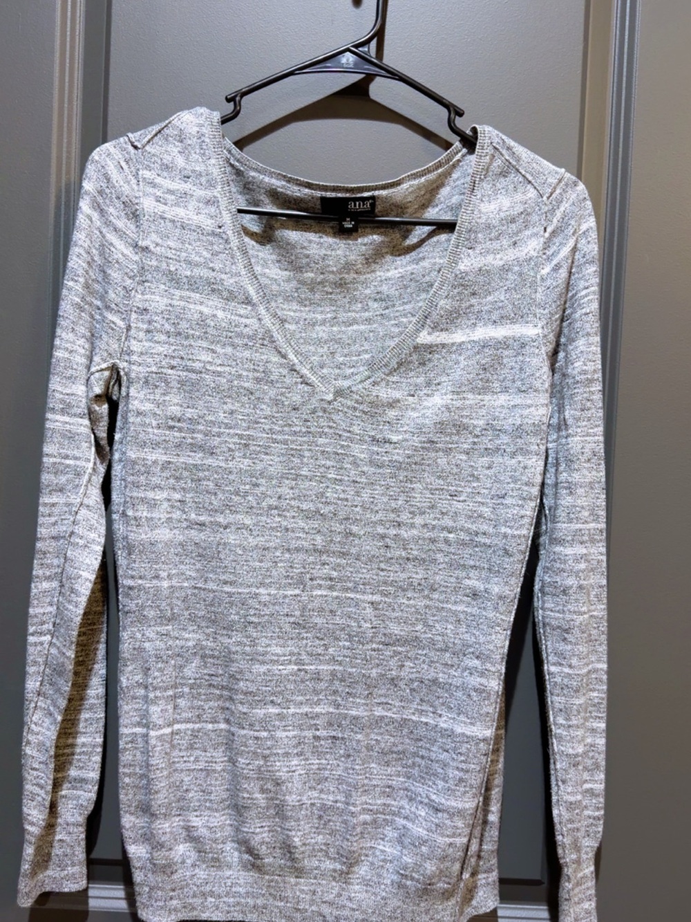 a.n.a Heather Gray V-Neck Long Sleeve Knit Top